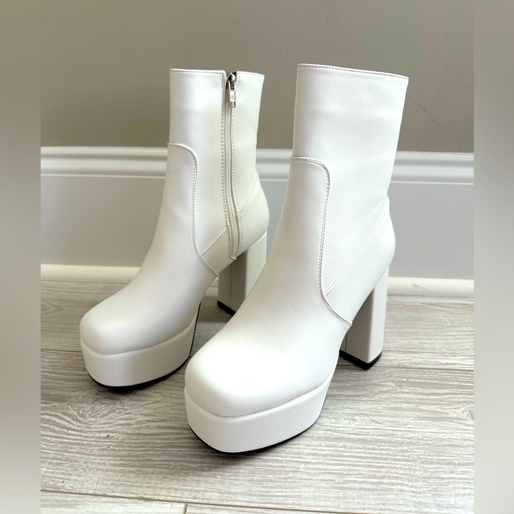 BRAND NEW Chunky White Platform Boots Faux Leather Size 7